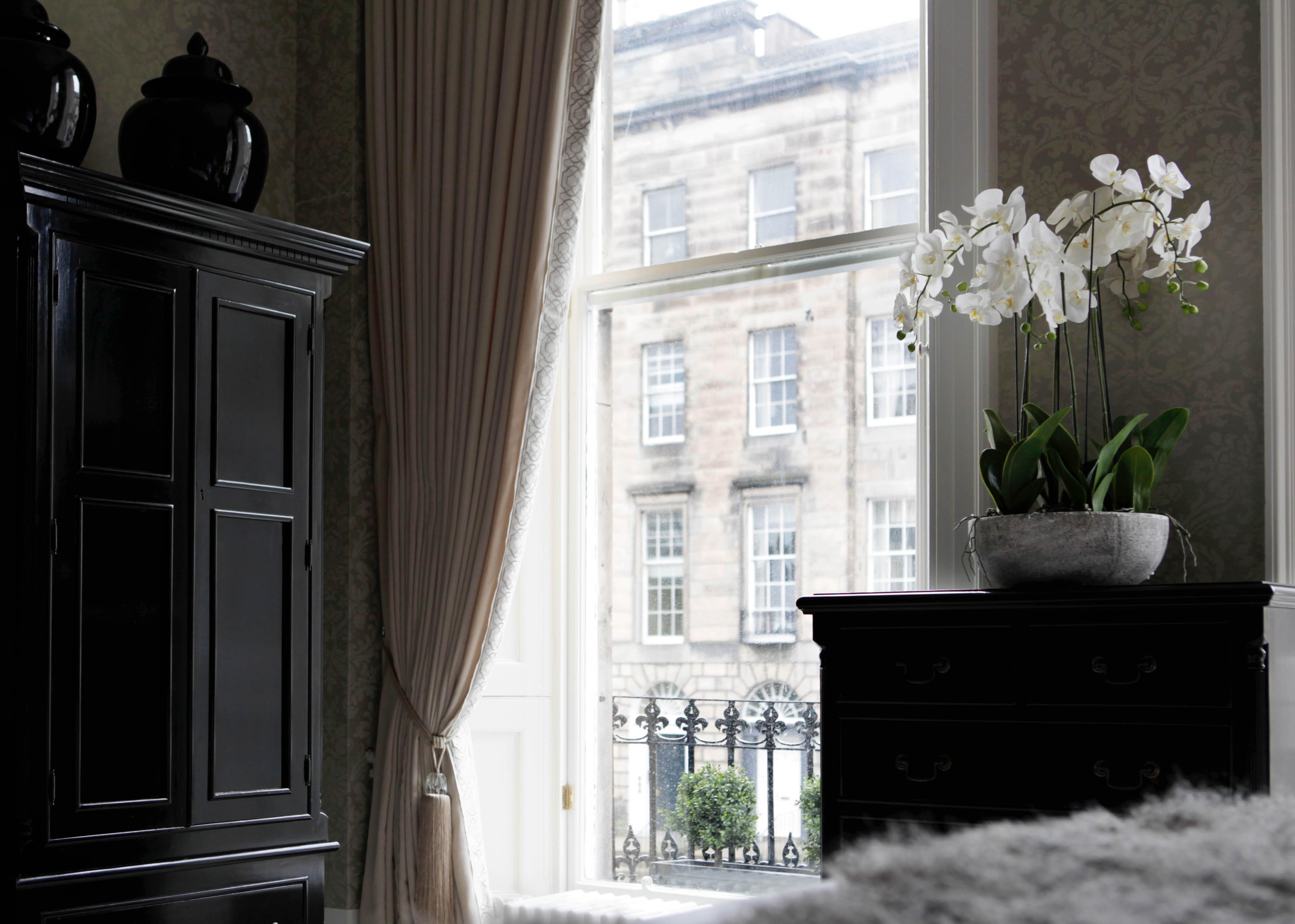 Nira Caledonia Edimburgo